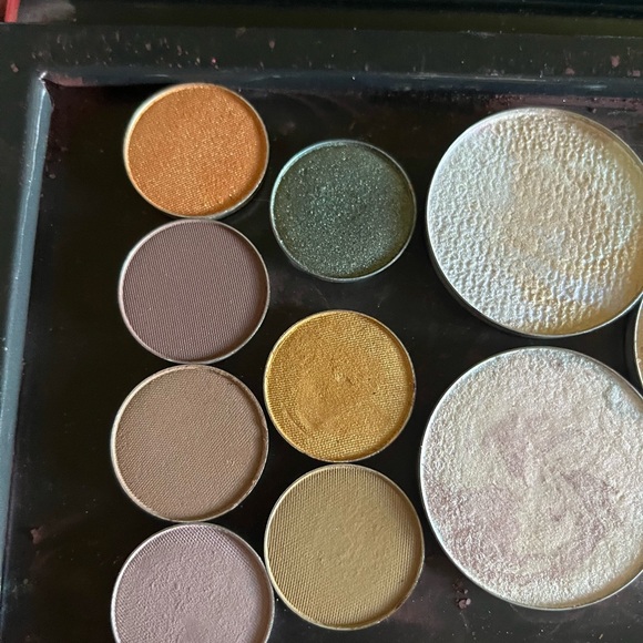 Amazing amazing selection of Indy brand, highlighters, and eyeshadows. - Picture 5 of 7